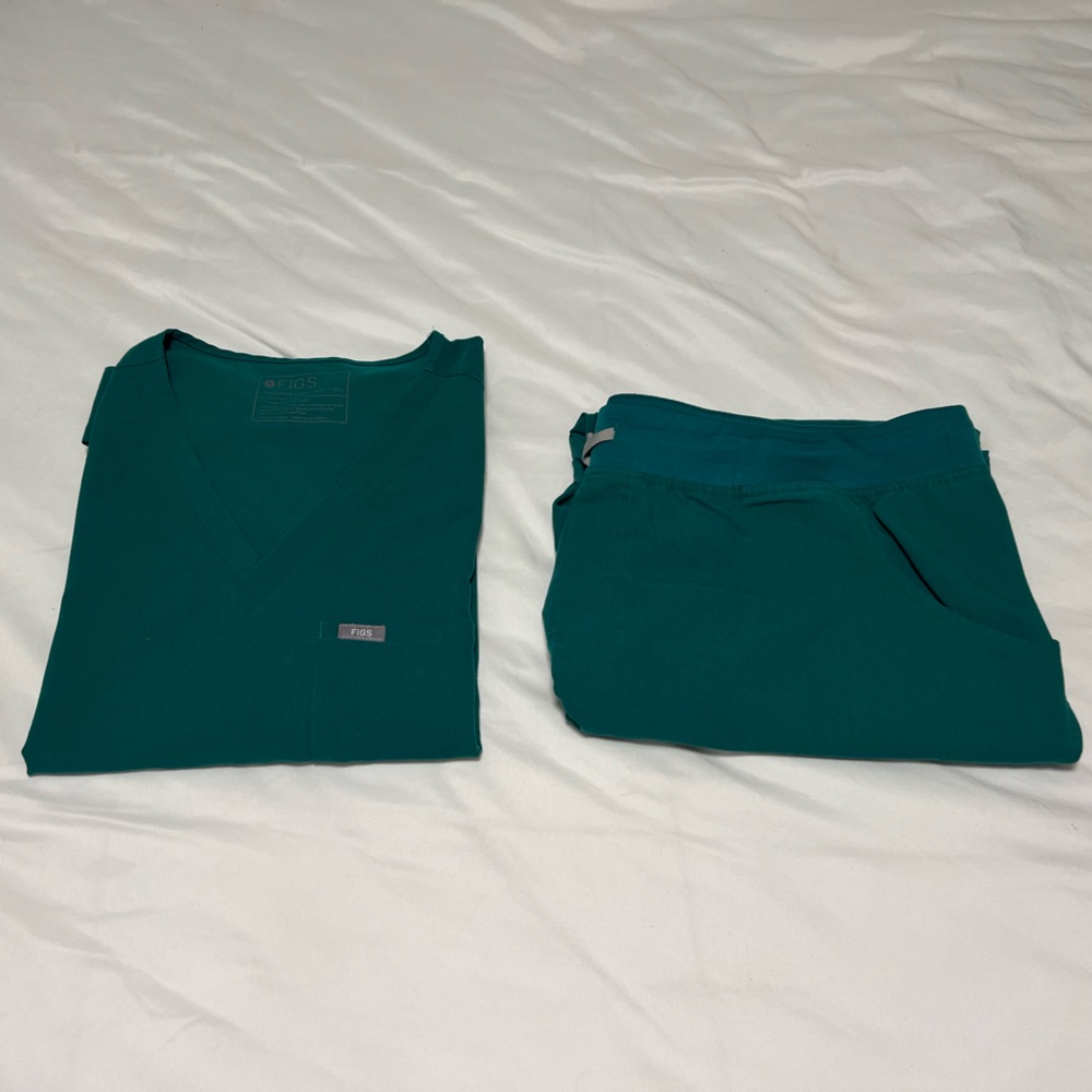 FIGS Scrub Set in Hunter Green - Top XXL, Pants XXL